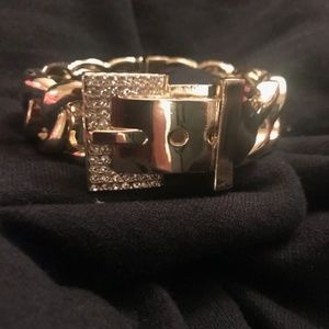 Solid link bracelet in gold